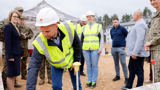 Svinīgi iemūrēta kapsula topošās kazarmas pamatos militārajā bāzē "Ādaži"